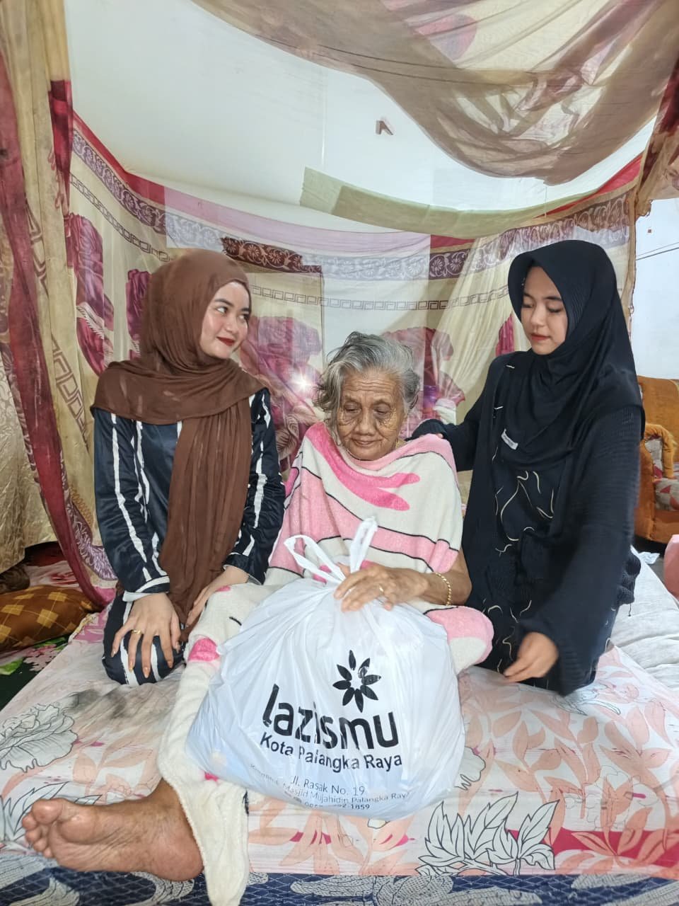 SEMARAK MILAD 28, SAMUDRA GREGET BAGIKAN 25 PAKET SEMBAKO UNTUK LANSIA